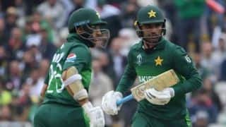 Unchanged Pakistan opt to bat vs Bangladesh